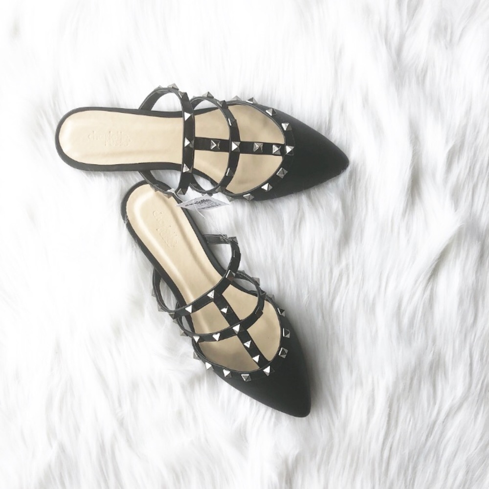 🖤 Black Studded Slides